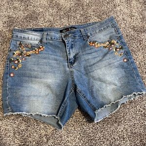 Love Indigo Frey jean shorts with flower detail